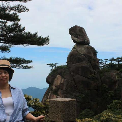 云绕山间似仙境，心连姿娘在人间！