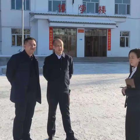 检查指导促提升 •  凝心聚力启新程一一海伦市教育局领导莅临五中指导工作