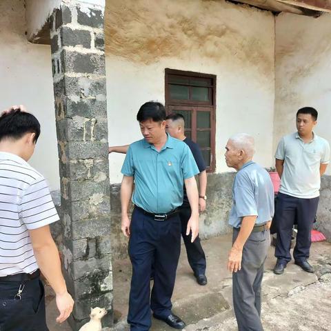 市场监管行政执法大队支部到包点帮扶村开展主题党日活动