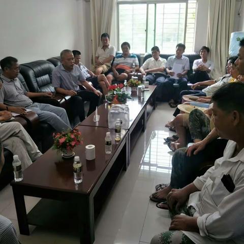 商务局召开非洲猪瘟爆发期间多文、和舍、加来、博厚及南宝五镇猪肉交易保供工作座谈会