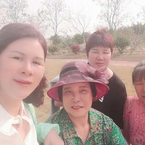 三八妇女节四姐妹游玩昌江县花海
