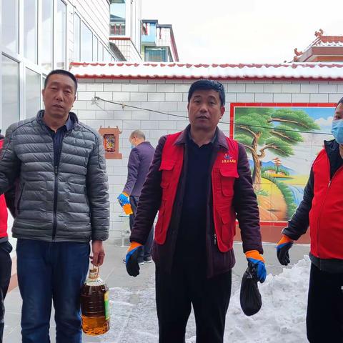 向军人致敬，送温暖给军人