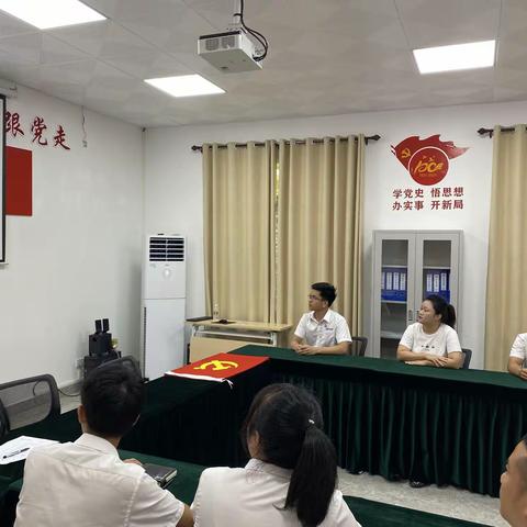 陵水公交党支部组织观看庆祝中国共产党建党100周年大会直播