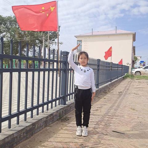 东胜区第九小学二年级五班申欣冉祝福祖国妈妈生日快乐，繁荣昌盛!