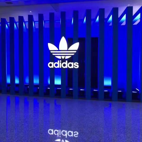 春天是出游踏青的好时节，换上喜欢的颜色，青县信誉楼阿迪达斯与您共赴一场春天的约会[玫瑰][玫瑰][玫瑰]