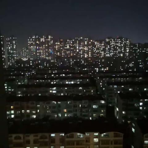 让月亮与星光🎈做我夜行的航灯