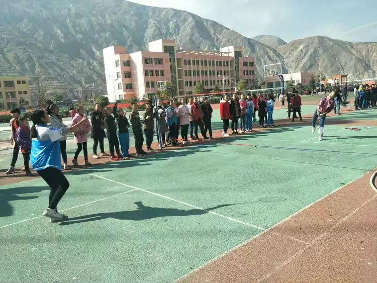 角弓中心小学成功举行秋季学生球类运动会