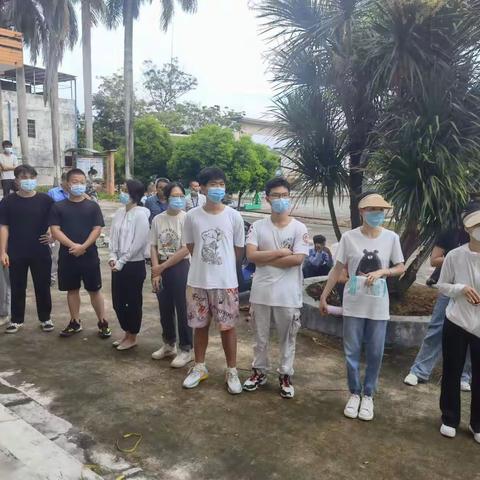 柔肩担重任      战“疫”展英姿——长岭居妇联组织巾帼志愿者积极助力核酸采样工作