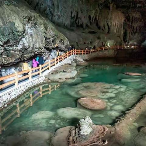 广西巴马2.水晶宫、百魔洞天坑及盘阳河坡月段