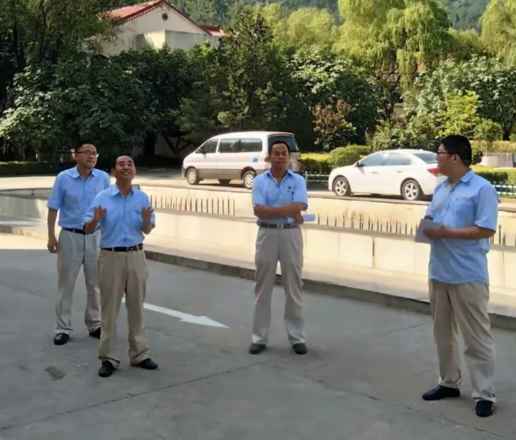 王军政书记对本次地震应急演练进行现场总结并提出几点要求:1.做好前期筹划工作,让水库工作人员对逃