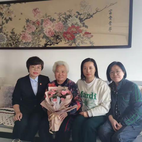 红心向党 情暖重阳—市行银行卡部党支部慰问员工父母
