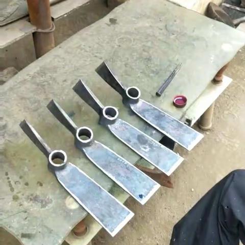 刀子农具坏了买一套，磨一磨可以用好几年；头发白了，洗一洗可以年轻好几年。所以，要是你需要，我一直都在……