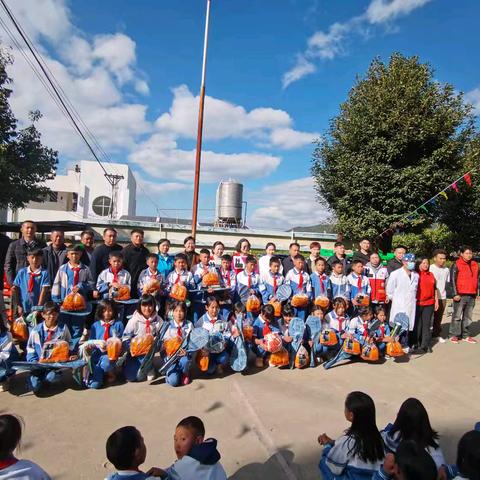 爱心汇聚      共筑希望