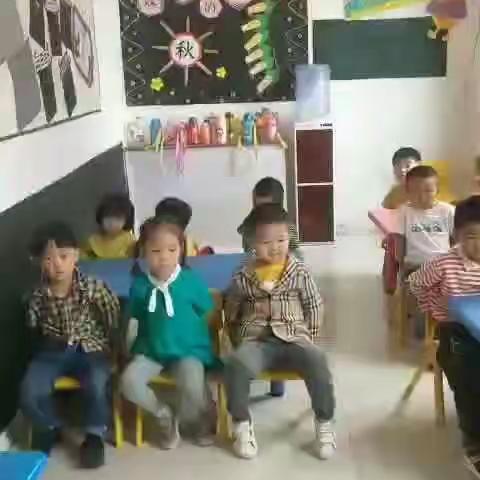 小博士幼儿园2019年9月12日中班主题活动《甜甜的月饼》