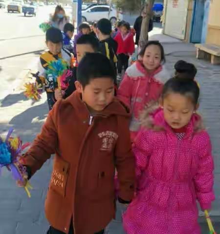 扎鲁特旗小博士幼儿园2019年4月3上午大三班（扫墓活动）
