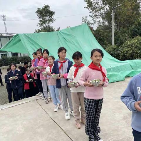 建设银行洛阳分行  伊川县税务局2021年重阳节 国家扶贫日王村帮扶活动