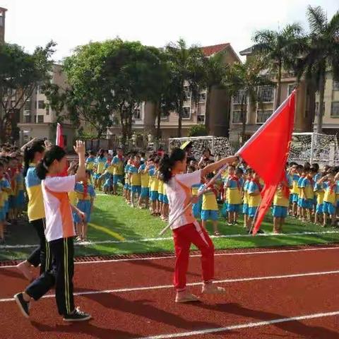 我们入队啦！------茂南区一小2018年新生入队仪式