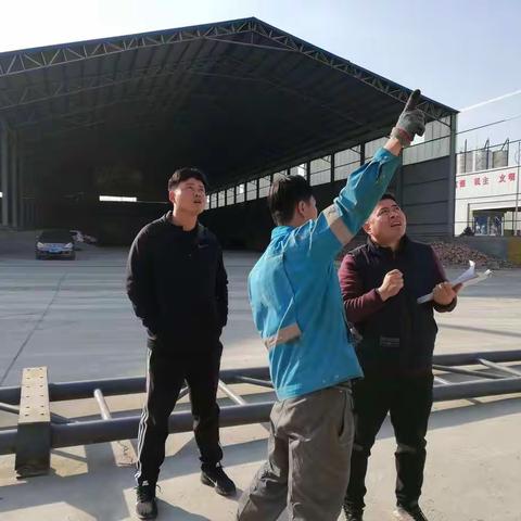 圣井街道环保所对企业环保手续及企业现状进行检查