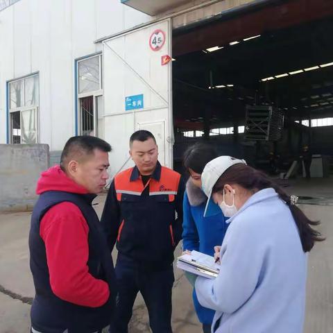 圣井街道环保所对企业环保手续及企业现状进行检查