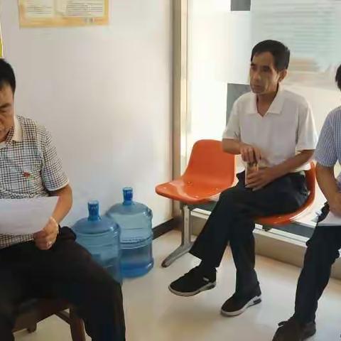 2019年7月25日下午，鱼化街办小烟庄村召开三委会会议学习高新区党工委务虚会及钟洪江同志讲话精神。