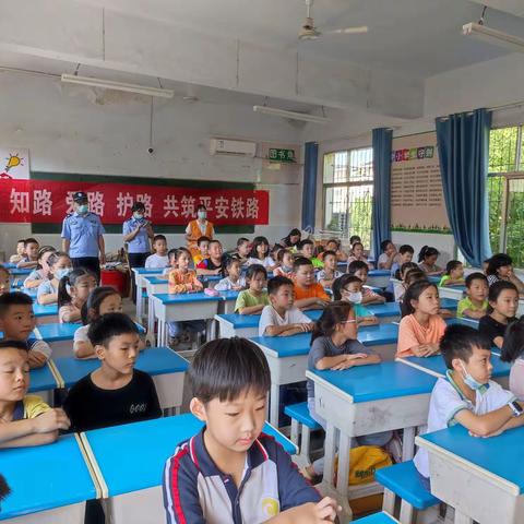 知路、爱路、护路、共筑平安铁路---襄阳市第三十三中教育集团庞公校区铁路安全教育