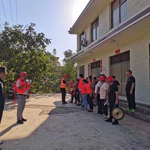 防汛一线党旗飘飘，守护群众安全显担当