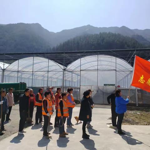 岩屋村党支部开展“学雷锋做表率，办实事当先锋”主题党日活动