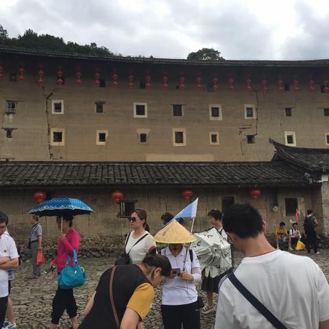 屋外雨疏，梦回南靖