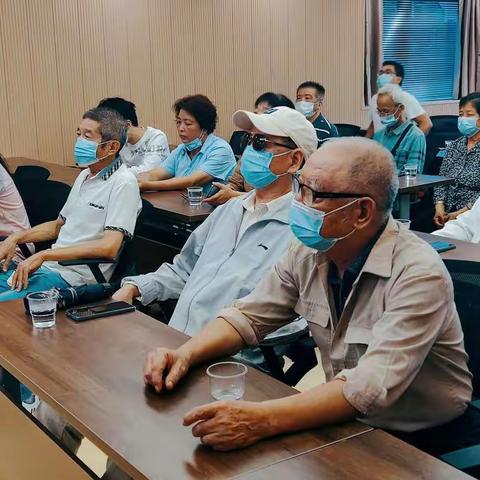 金河社区党委组织辖区党员干部群众欢聚社区共同收听收看中国共产党第二十次全国代表大会开幕盛况！