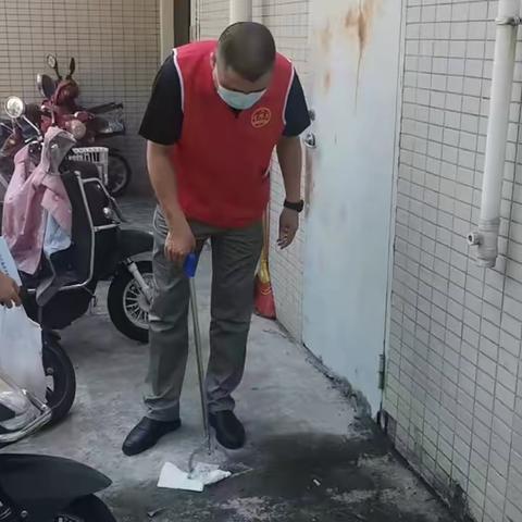 福州市地方金融监管局机关联合金河社区党委开展“清洁家园”行动