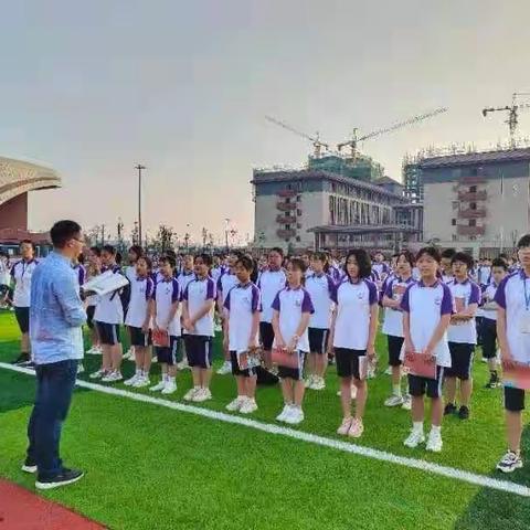 莫道君行早，更有早行人——奋进二班的早读现场