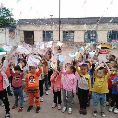 翔朝幼儿园教师幼儿一起过教师节，祝所有老师，教师节快乐！