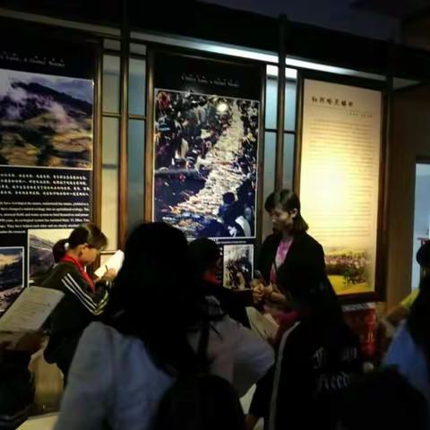 何家寨小学“细品民族特色，共筑和谐大家庭”活动