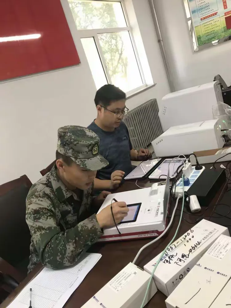 国庆来临之际,额旗支行积极与当地驻军部队联系,为某边防旅2019年的新兵提供优质金融服务。9月25日