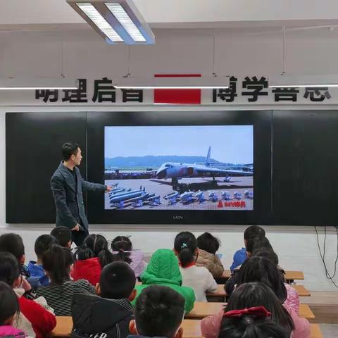 “学习国防知识，掌握卫国本领”－－西安市碑林区建国路小学三年级三班开展“家长进课堂活动”