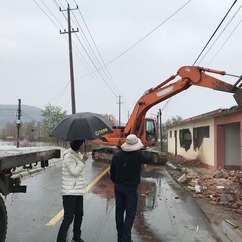 春寒料峭雨斜飞，拆迁旧村战正酣——宋家彩村拆迁攻坚战如期进行