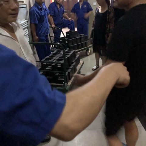 不忘初心、牢记使命，全心全意做好服务工作