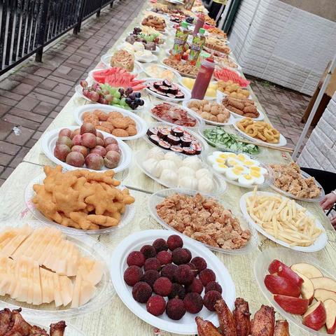 “缤纷美食  快乐童年”———六一“食”在快乐自助餐尽在学嘉托管大家庭！