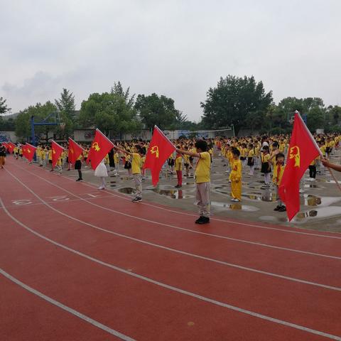 争做新时代好队员——高虹小学一年级新队员入队仪式