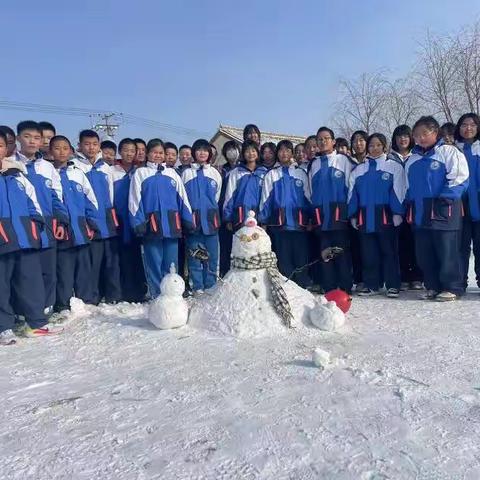 喜迎初雪，情暖校园——滦平五中举行冰雪运动堆雪人大赛