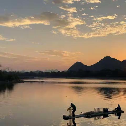 满江金红满江歌——漓江晨曦渔夫撒网