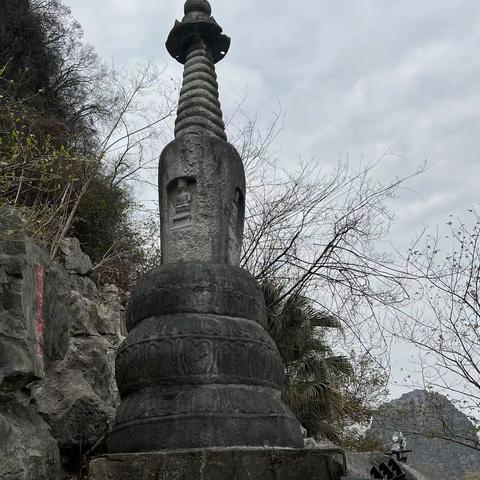 礁石点缀漓江美