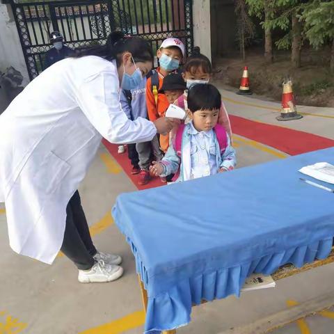 朔北蓝精灵幼儿园小班美好的一天结束了。