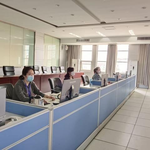 疫情不散      我们不退