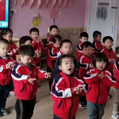 🌸我与好书相伴🌸——领航益智幼儿园小二班阅读好习惯👏