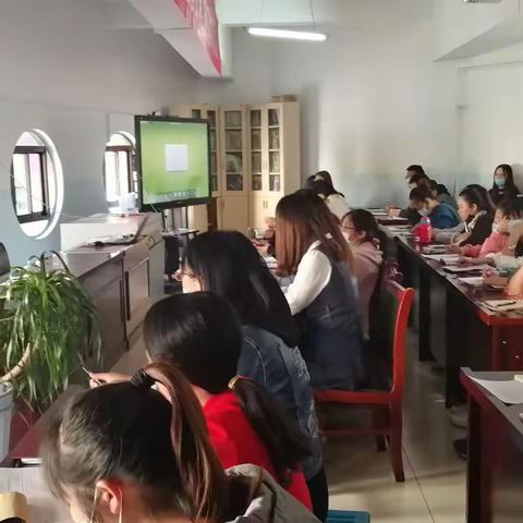 家园架心桥   携手共育人——育新幼儿园落地式家长学校活动