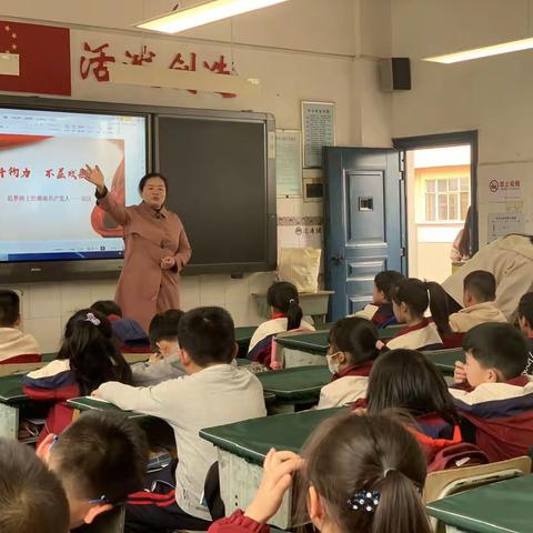 博才阳光实验小学2113班【家长进课堂】学习红色篇章致敬共产党人——田汉