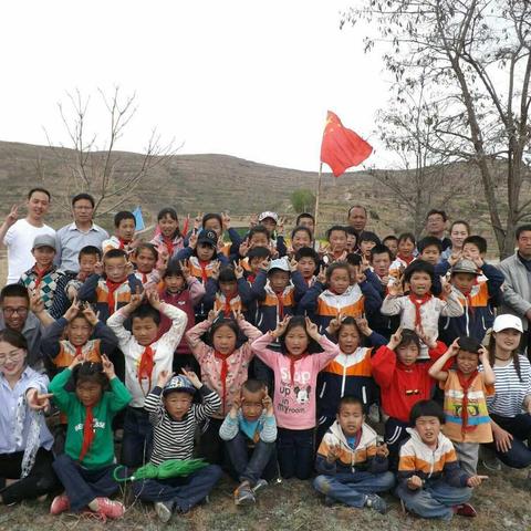 恰逢春光烂漫时，登高踏青抒情怀——记2018年蒲兴小学全体师生赴庙台山春游活动