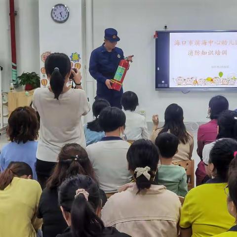 龙华区消防救援大队受邀走进海口市滨海幼儿园开展消防安全演练活动