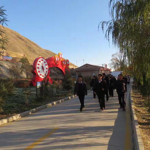 传承红色基因     弘扬新时代武威精神---武威第七中学开展“不忘初心、牢记使命”主题教育实践活动